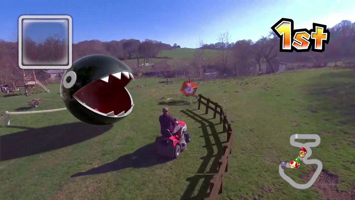 Mario Kart nella vita reale grazie a un CG e un drone autonomo: sembra che masticando stia attaccando questo rasaerba.
