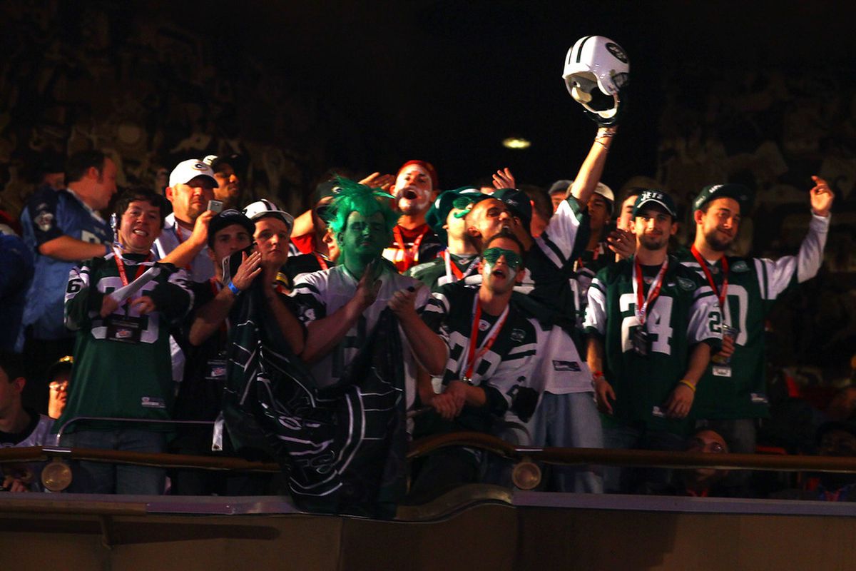 NEW YORK, NY - APRIL 26:  Fans of the New York Jets react during the 2012 NFL Draft at Radio City Music Hall on April 26, 2012 in New York City.  (Photo by Al Bello/Getty Images)