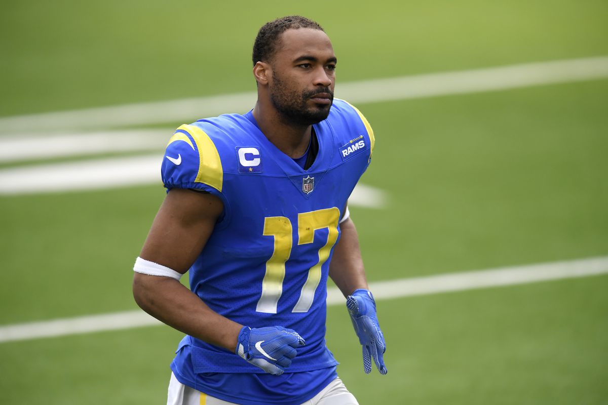 Robert Woods #17 of the Los Angeles Rams warms up before the game against the Arizona Cardinals at SoFi Stadium on January 03, 2021 in Inglewood, California.