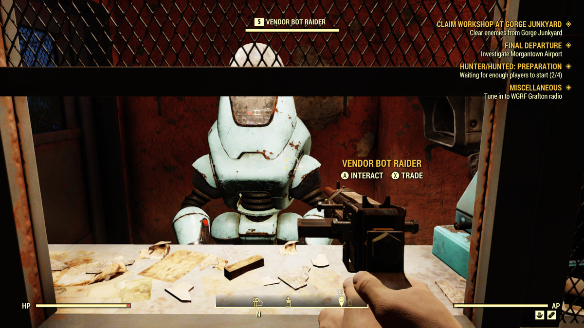 Un Securitron tenant une boutique dans Fallout 76