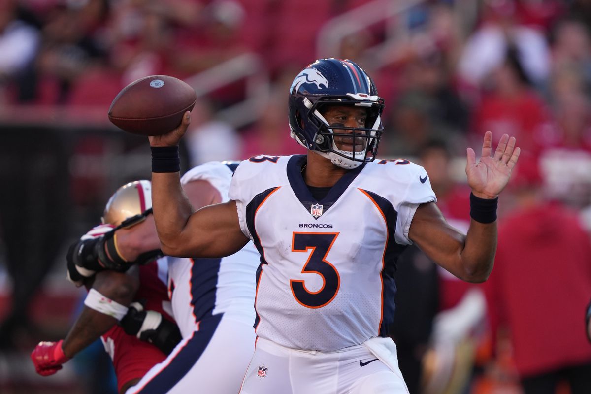 Denver Broncos quarterback Russell Wilson (3) passes the football against the San Francisco 49ers during the first quarter at Levi’s Stadium