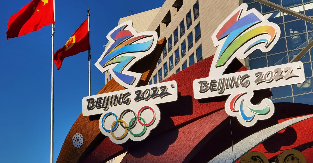 US athletes told to use burner phones at Beijing Winter Olympics thumbnail