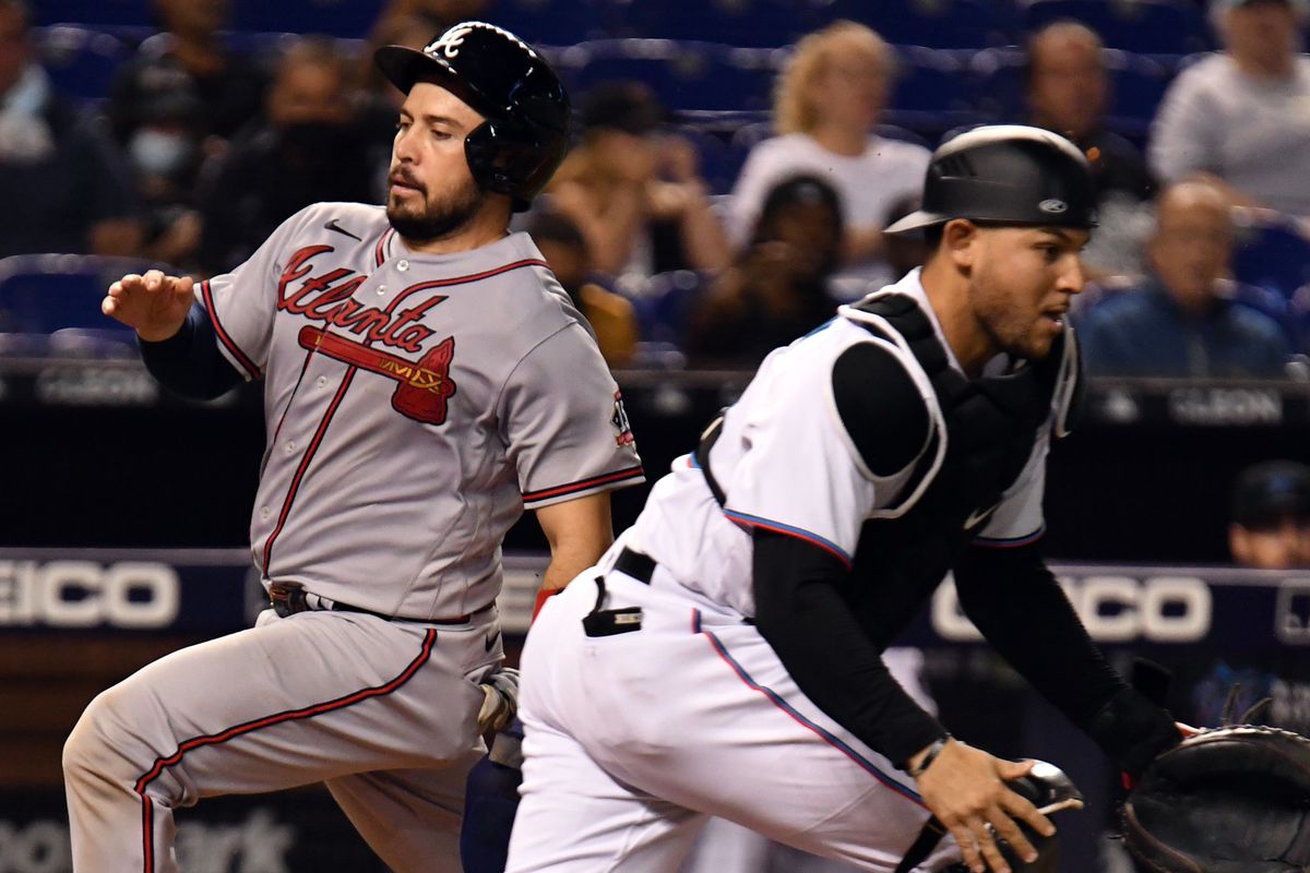 Atlanta Braves catcher Travis d’Arnaud (16) scores a run as Miami Marlins catcher Alex Jackson (23) waits for the during the fourth inning at loanDepot Park