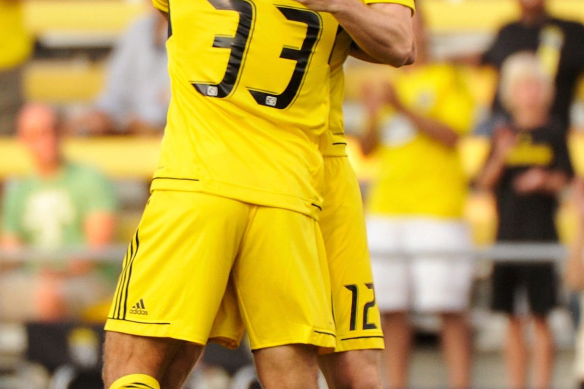 Gaven and Higuain's goals led the Crew to victory to keep pace in the playoff race.