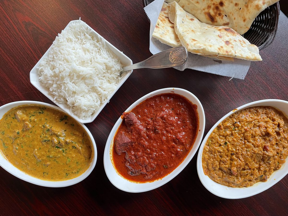 Three different curries with naan