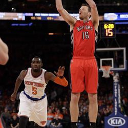 Steve Novak (16) shoots as New York Knicks' Tim Hardaway Jr. (5) closes in during the second half of an NBA basketball game Wednesday, April 16, 2014, in New York. The Knicks won the game 95-92. (AP Photo/Frank Franklin II)