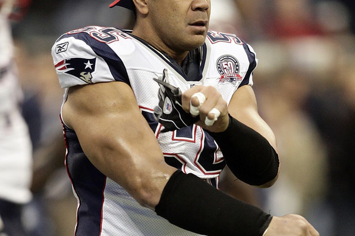 HOUSTON - JANUARY 03:Linebacker Junior Seau #55 of the New England Patriots during warm ups at Reliant Stadium on January 3, 2010 in Houston, Texas.  (Photo by Bob Levey/Getty Images)