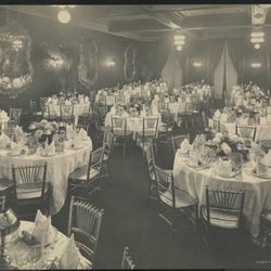 Delmonico's, Mark Twain dinner by Byron Company, 1905. From the Collections of the Museum of the City of New York. [<a href="http://collections.mcny.org/MCNY/C.aspx?VP3=CMS3&VF=MNY_HomePage#/ViewBox&VBID=24UP1GQJMD_T&IT=ZoomImageTemplate01_VFo