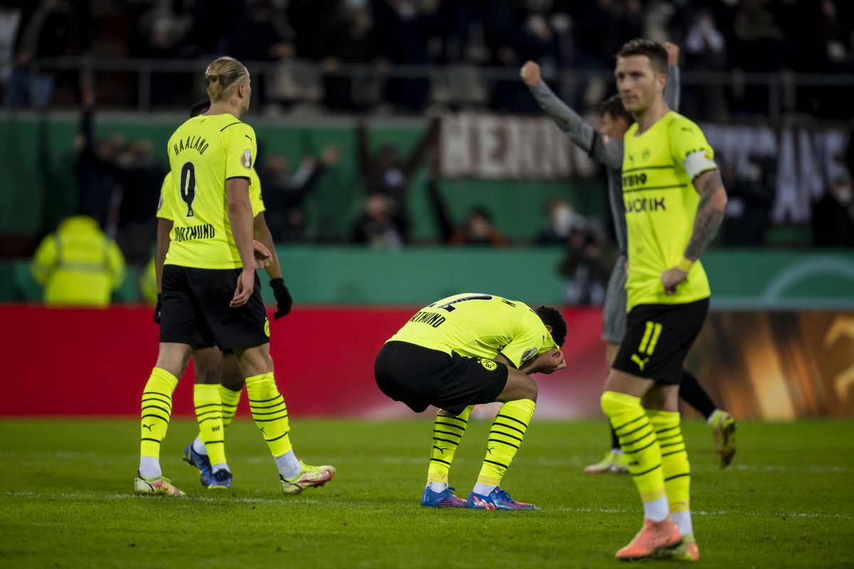 FC St Pauli v Borussia Dortmund - DFB Cup: Round of Sixteen