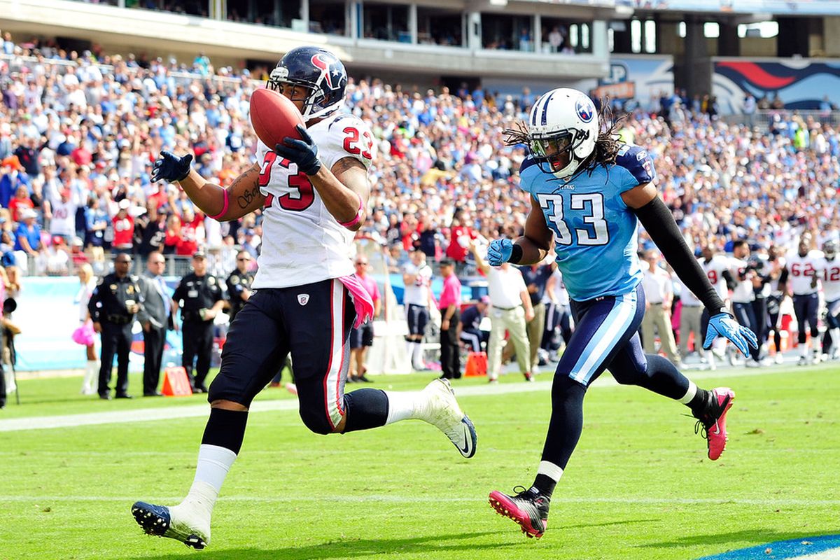 NASHVILLE, TN - OCTOBER 23:  Arian Foster #23 of the Houston Texans outruns Michael Griffin #33 the Tennessee Titans for a touchdown during play at LP Field on October 23, 2011 in Nashville, Tennessee.  (Photo by Grant Halverson/Getty Images)
