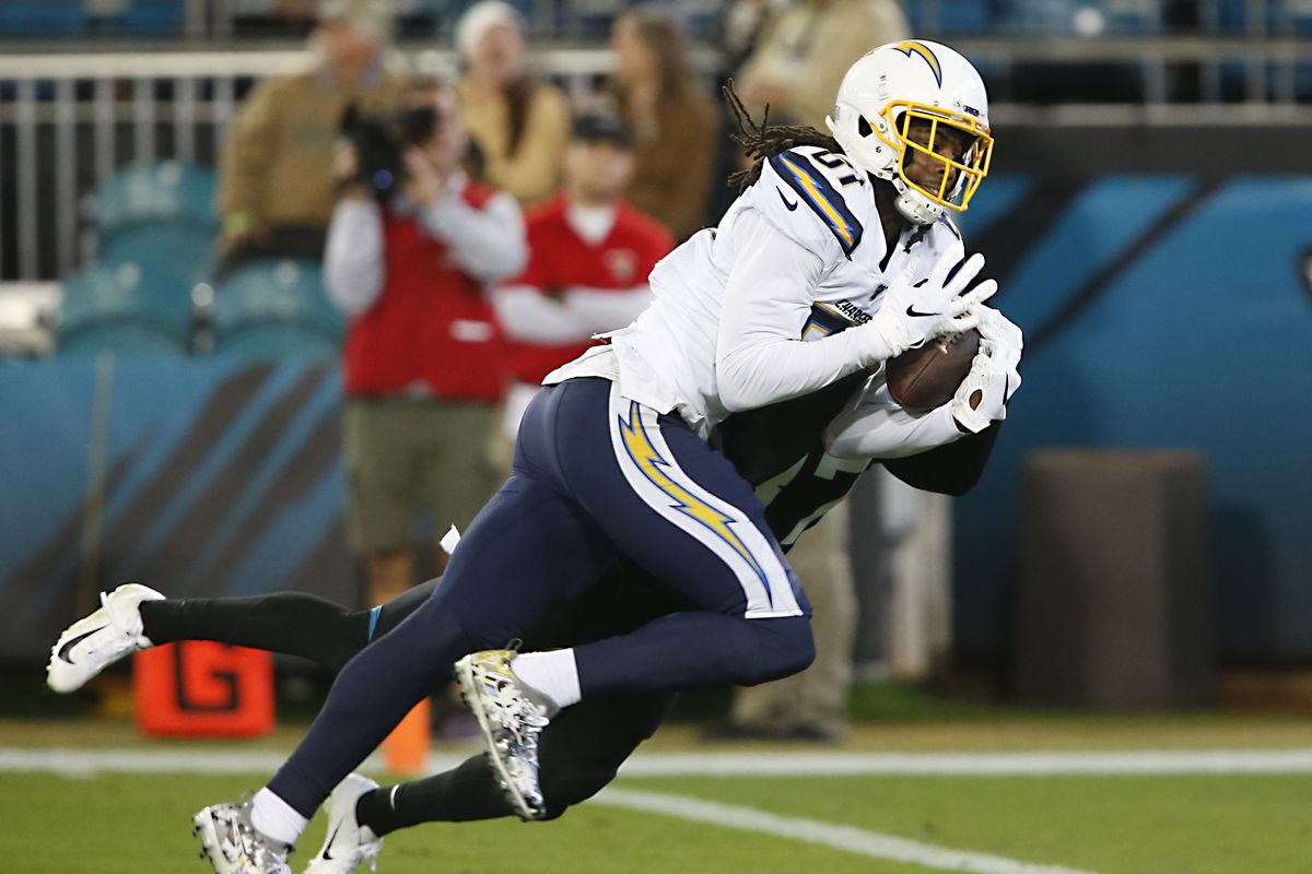 Los Angeles Chargers wide receiver Mike Williams makes a touchdown catch.