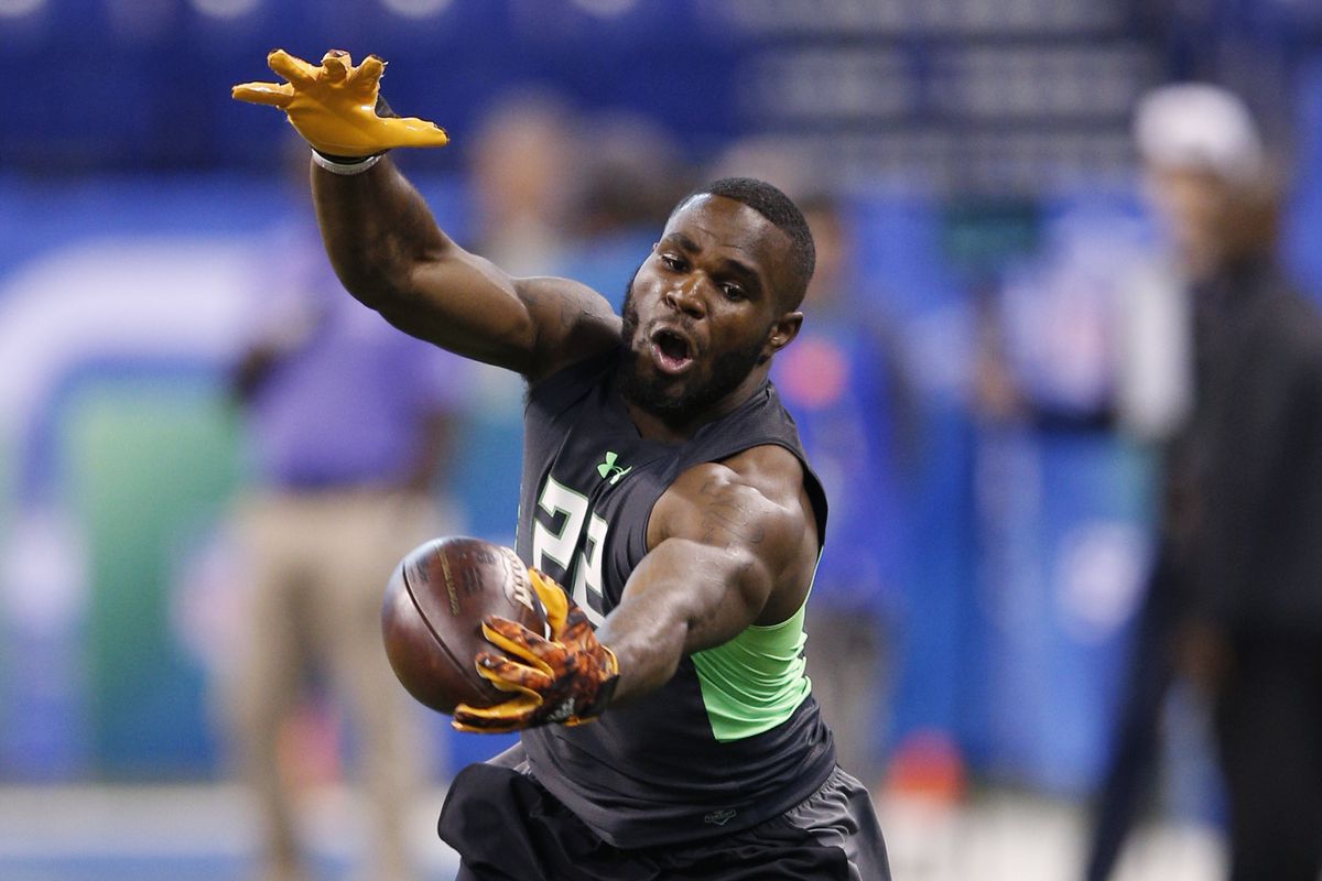 Wendell Smallwood makes a one-handed catch at the NFL Combine