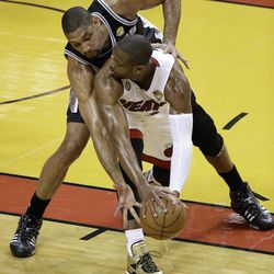 San Antonio Spurs' Tim Duncan and the Miami Heat's Dwyane Wade, front, work during the first half in Game 7 of the NBA basketball championships, Thursday, June 20, 2013, in Miami. 