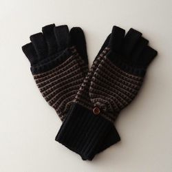 <b>Steven Alan</b> Knit Glitten, <a href="http://www.stevenalan.com/KNIT-GLITTEN/842776099532,default,pd.html#cgid=hats-gloves-scarves&start=0&hitcount=37">$98</a>