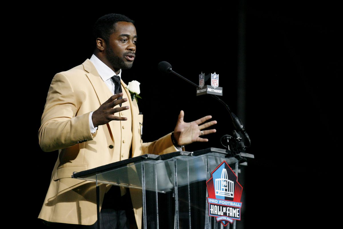 August 4, 2012; Canton, OH, USA; New York Jets former running back Curtis Martin gives his acceptance speach during the 2012 Pro Football Hall of Fame enshrinement ceremonies at Fawcett Stadium. Mandatory Credit: Charles LeClaire-US PRESSWIRE