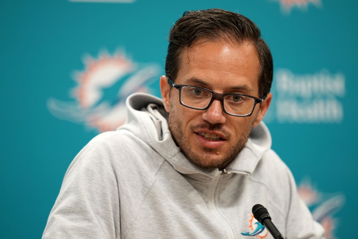 Miami Dolphins Head Coach Mike McDaniel says he will call plays in 2022,  shares story that he told Quarterback Tua Tagovailoa - The Phinsider