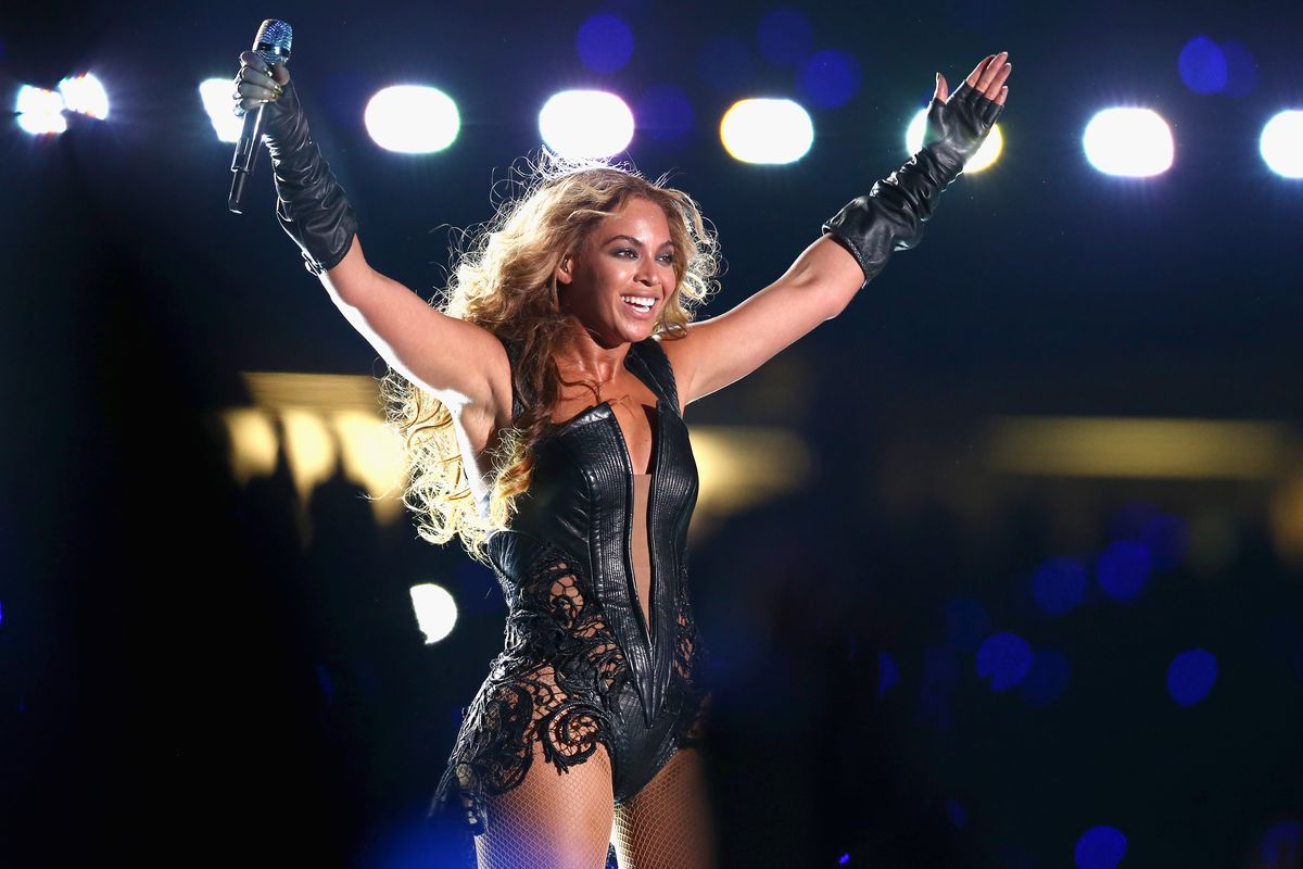 Beyoncé holding court at the 2013 Super Bowl.