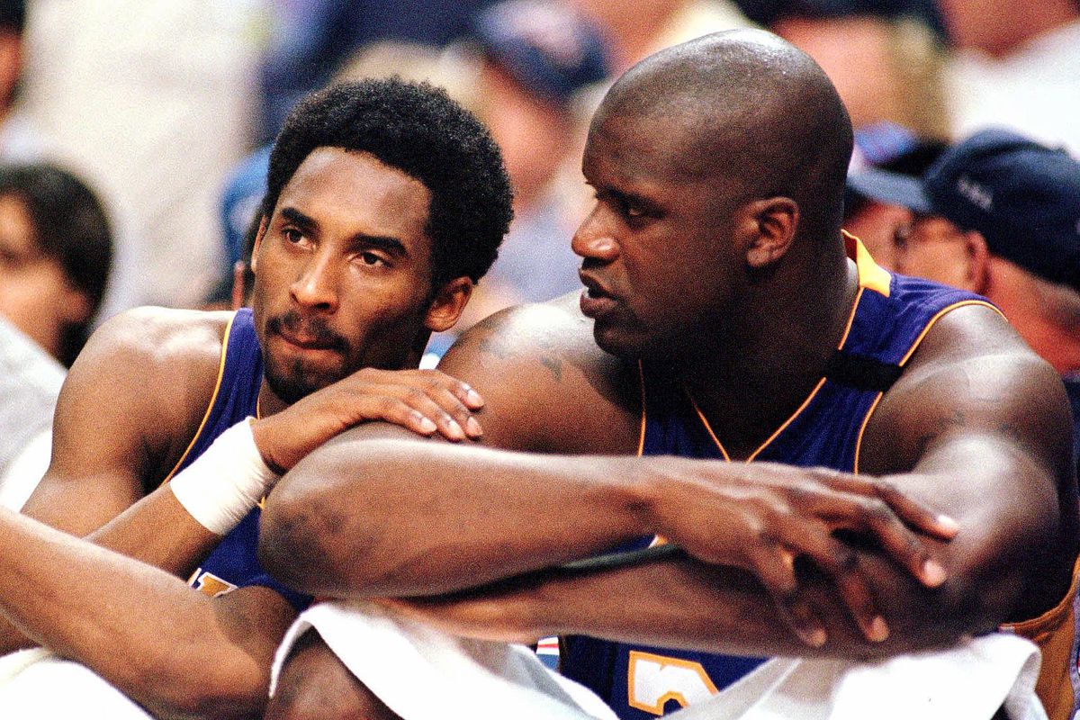 Los Angeles Lakers forward Kobe Bryant (L) speaks