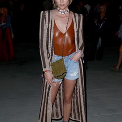 Karlie Kloss in a Raquel Allegra leather tank and Tomasini Paris bag.