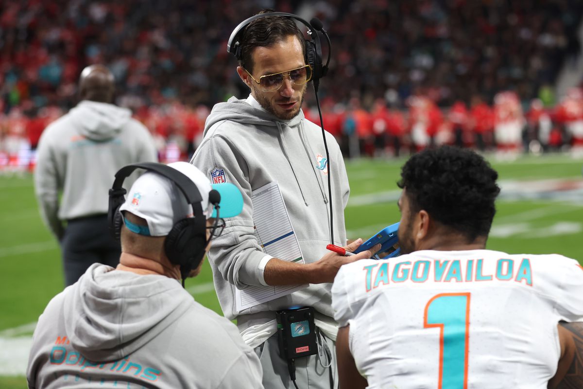 Mike McDaniel, Head Coach of the Miami Dolphins, speaks to Tua Tagovailoa #1 of the Miami Dolphins on the sideline in the second quarter during the NFL match between Miami Dolphins and Kansas City Chiefs at Deutsche Bank Park on November 05, 2023 in Frankfurt am Main, Germany.