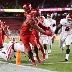 Utah Utes running back Joe Williams (28) scores a touchdown as the Utes and the Hoosiers play in the Foster Farms Bowl in Santa Clara, California on Wednesday, Dec. 28, 2016.