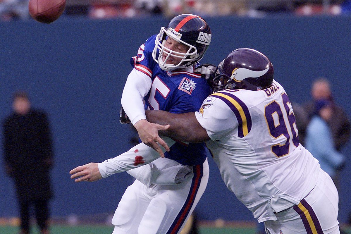 New York Giants’ quarterback Kerry Collins gets off pass as