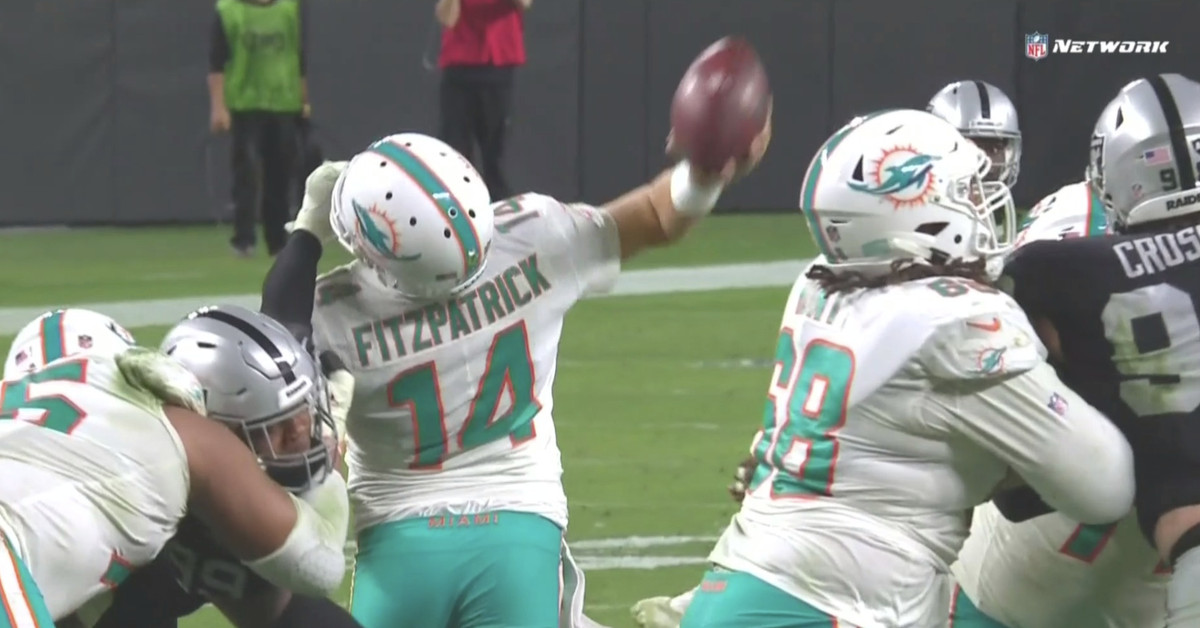 Watch Ryan Fitzpatrick throw a deep ball to Mack Hollins while getting