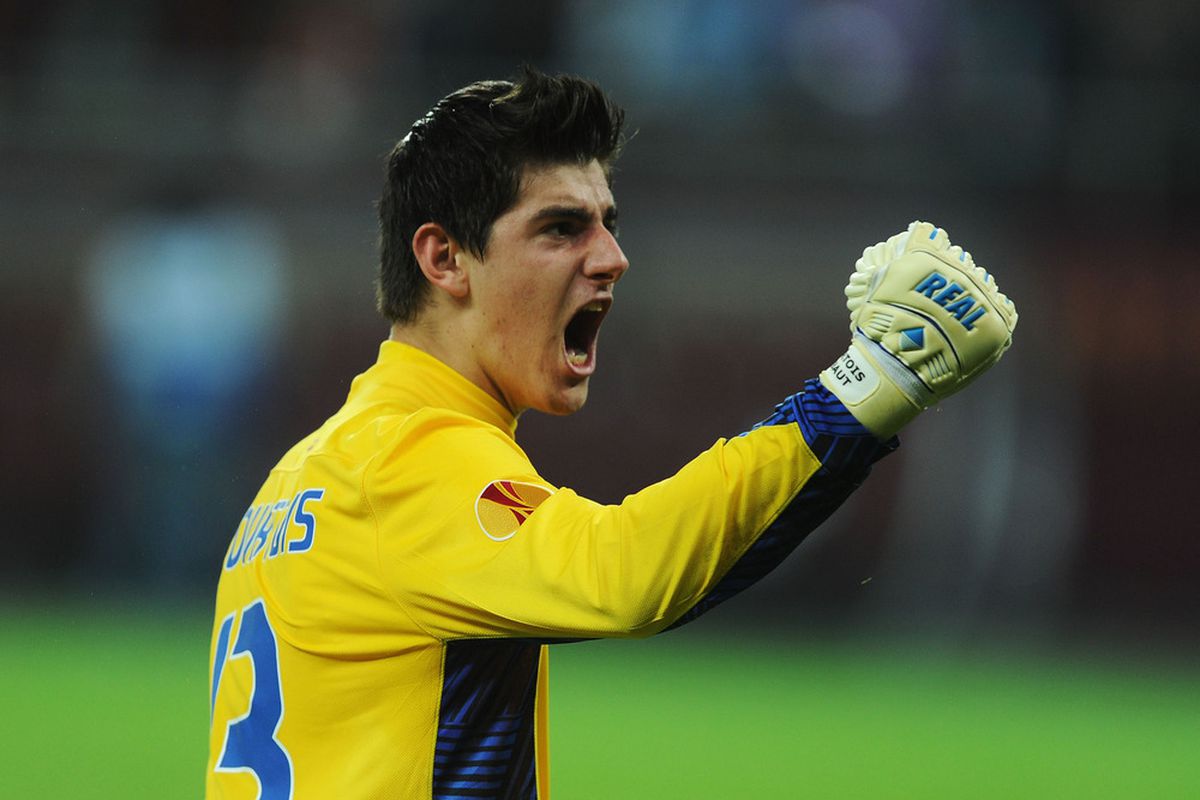 Wait, his gloves say 'Real' but he plays for Atletico...whaaa?