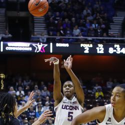The Vanderbilt Commodores take on the UConn Huskies in Basketball Hall of Fame Women’s Showcase at Mohegan Sun Arena in Uncasville, CT on November 17, 2018.