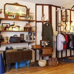 <b>↑</b>Marching to the beat of its own drum yet ever effortlessly on trend, this spacious <a href=" http://ingodwetrustnyc.com/"><b>In God We Trust</b></a> outpost (70 Greenpoint Avenue) is a haven with a quintessential Brooklyn twist. The made-in-NYC ho