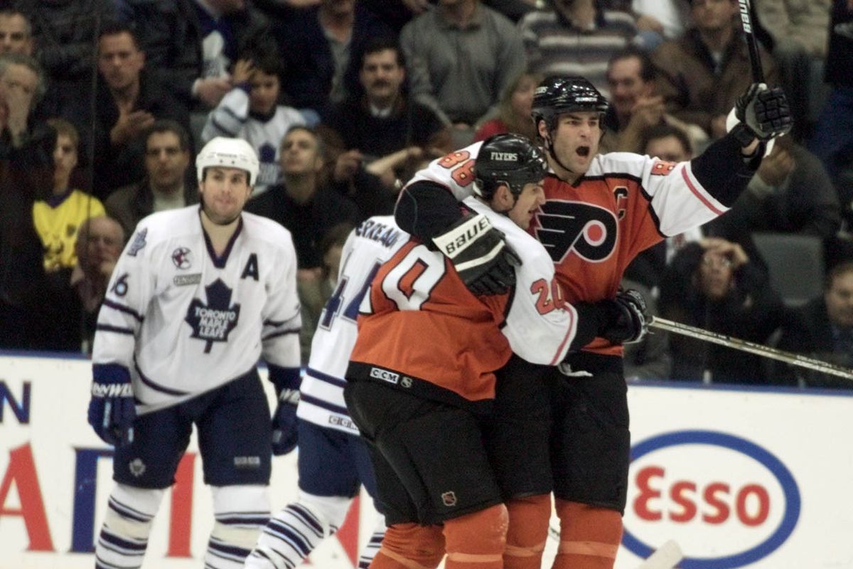 DIGITAL IMAGE----Philadelphia Flyers Eric Lindros celebrates their fourth goal versus Toronto in Tor