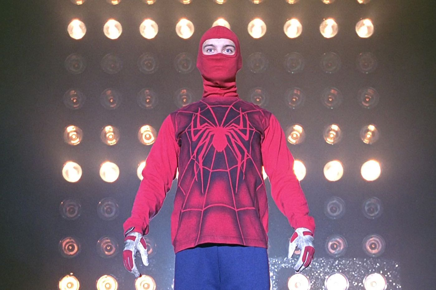 período niebla aliviar How superheroes like Spider-Man and Superman made their costumes - Polygon