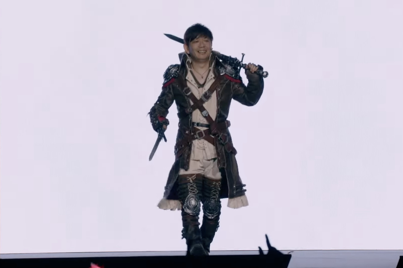 Image from Final Fantasy XIV Fan Festival London 2023 featuring FFXIV game producer and director Naoki Yoshida dressed as the MMORPG’s newest class, the Viper.