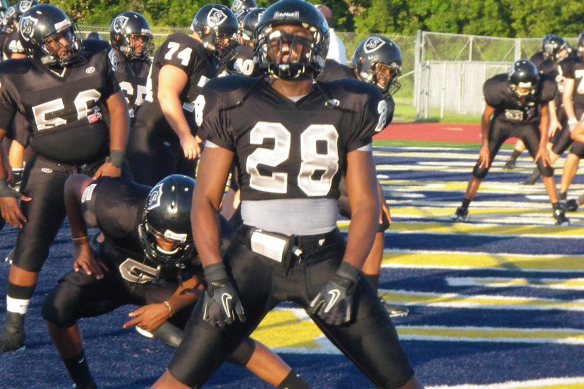 2011 Texas commit Malcolm Brown pumps up his teammates by unleashing a scream during warm ups before the Cibolo Steele Knights took on Austin High in Schertz, TX (photo by the author).