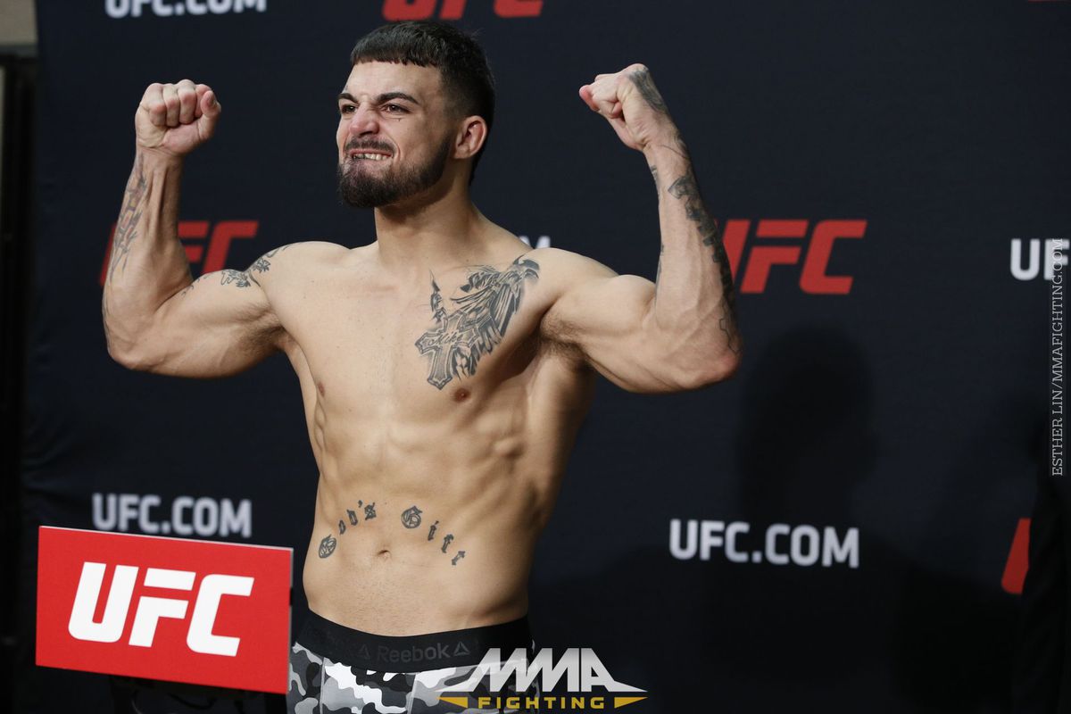 Mike Perry flexes on the scale