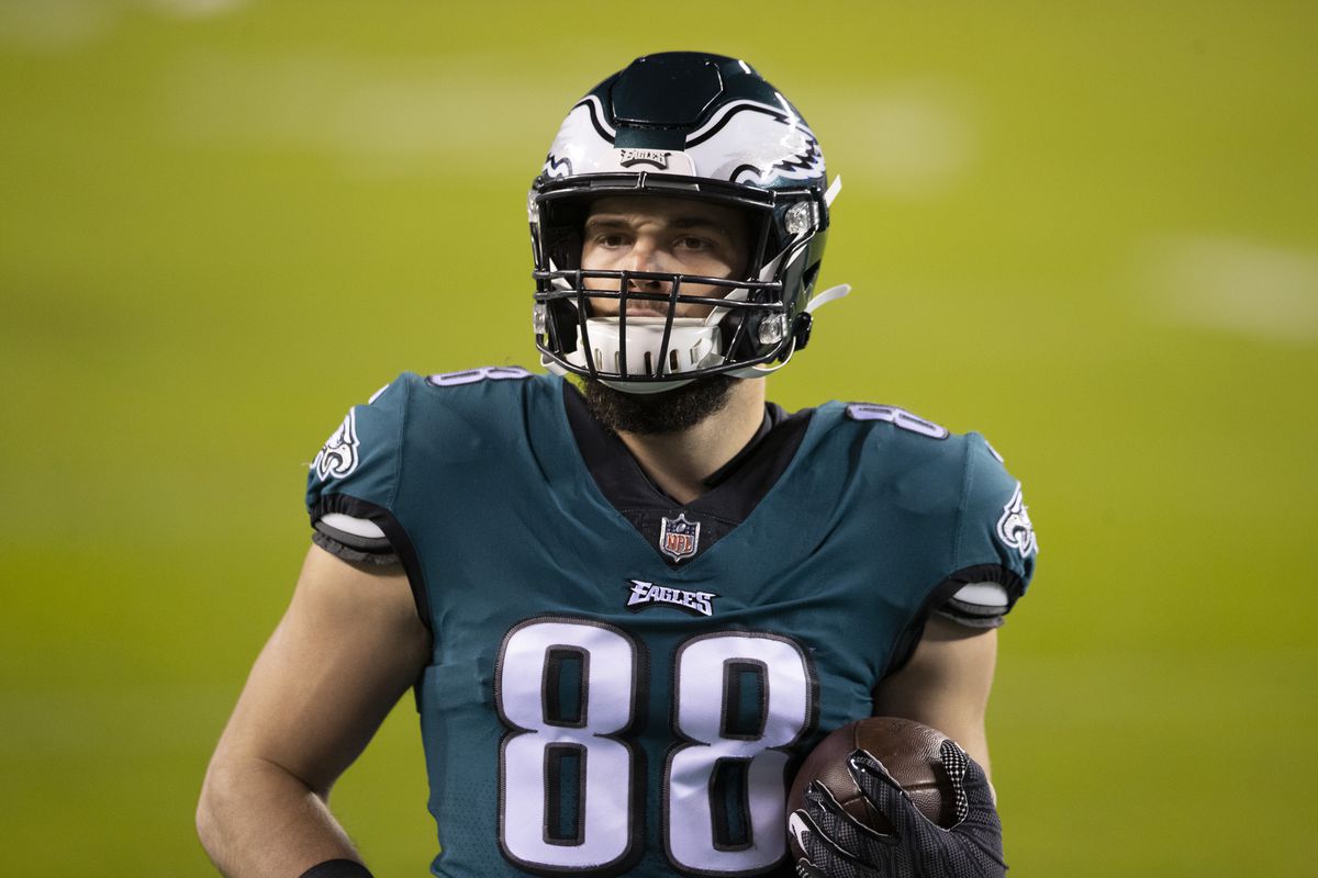 Dallas Goedert #88 of the Philadelphia Eagles warms up prior to the game Dallas Cowboys at Lincoln Financial Field on November 1, 2020 in Philadelphia, Pennsylvania.