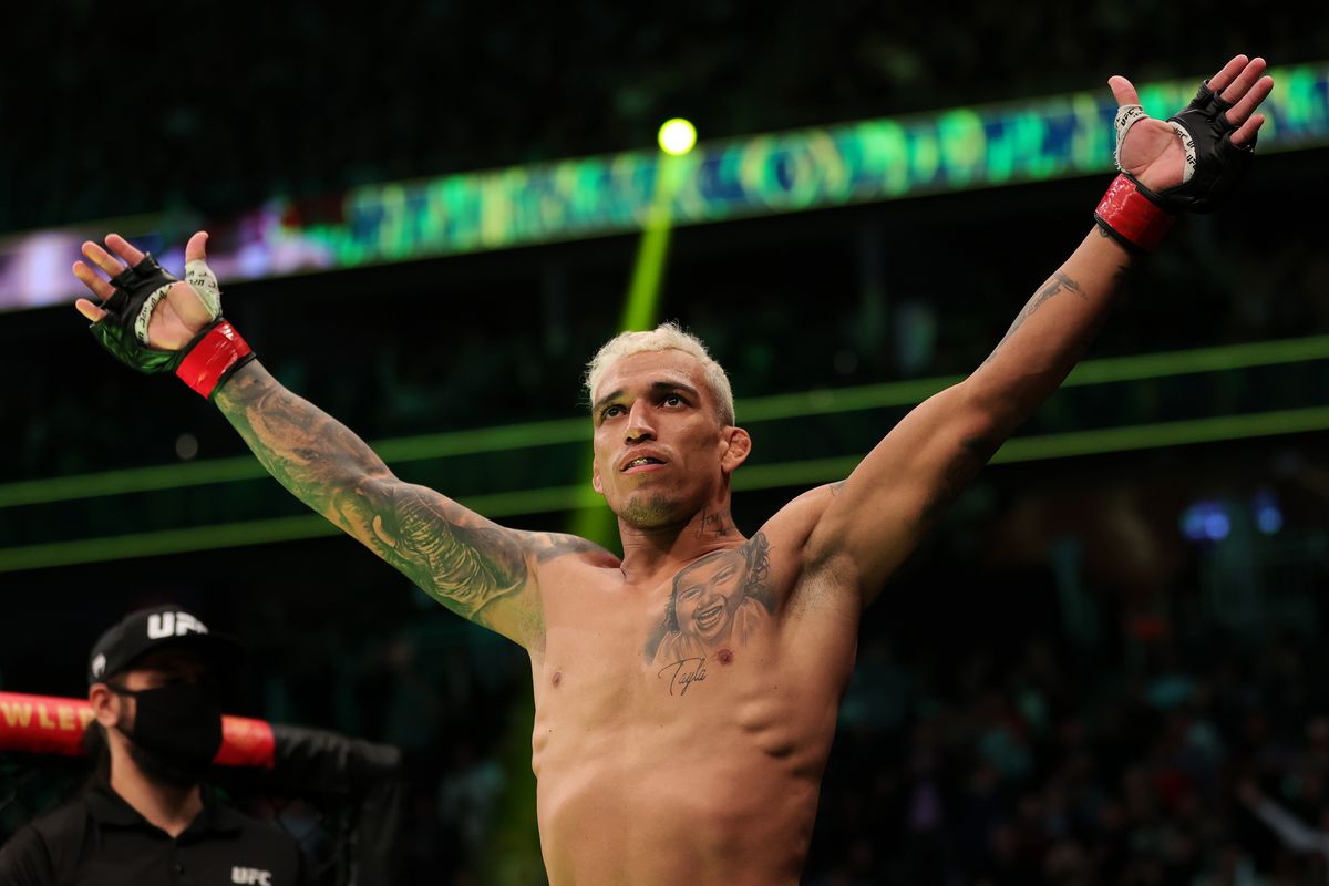 Charles Oliveira is set to face Justin Gaethje at UFC 274.