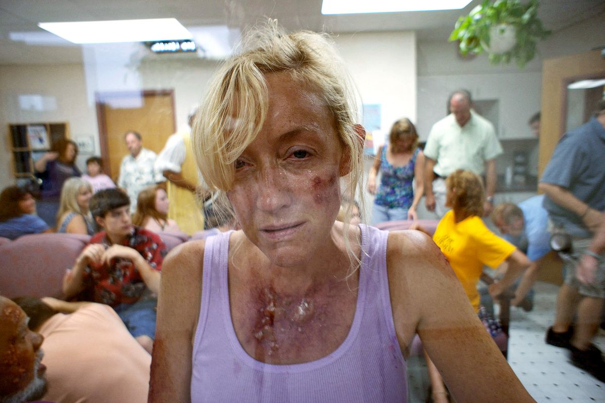 Jane McNeill como residente de una ciudad cuyo suministro de agua está contaminado en 