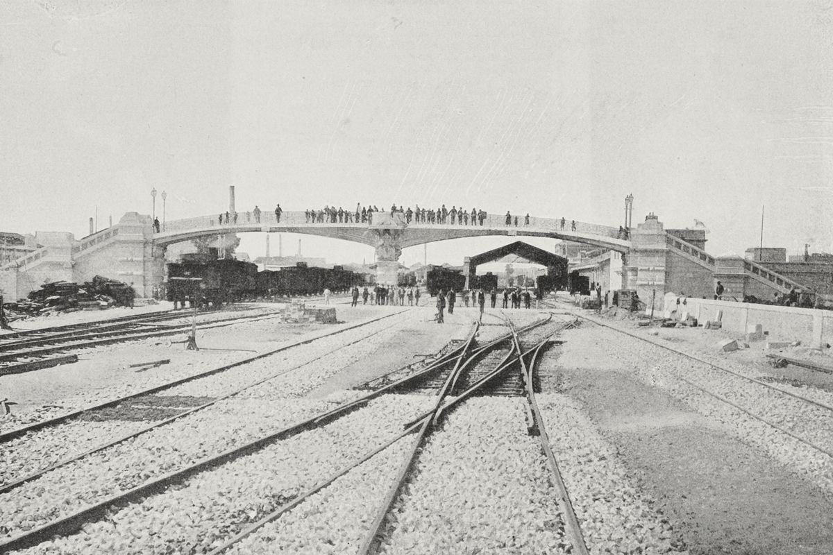 Footbridge over the railway in Bari