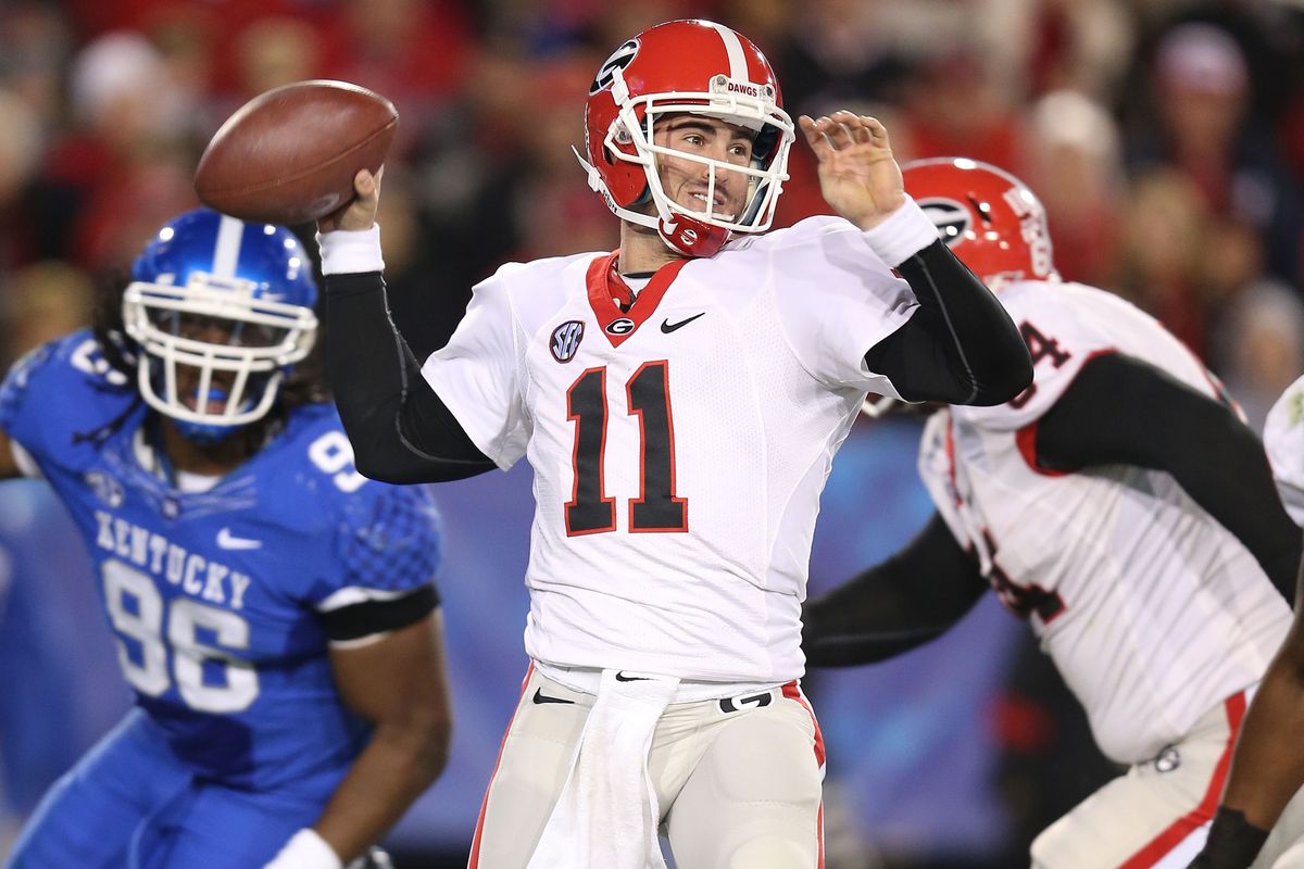 Aaron Murray delivers what was likely an accurate pass, completed for a first down.