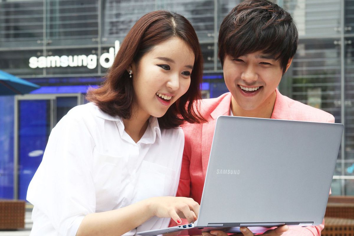 Samsung Series 9 Silver (cropped)