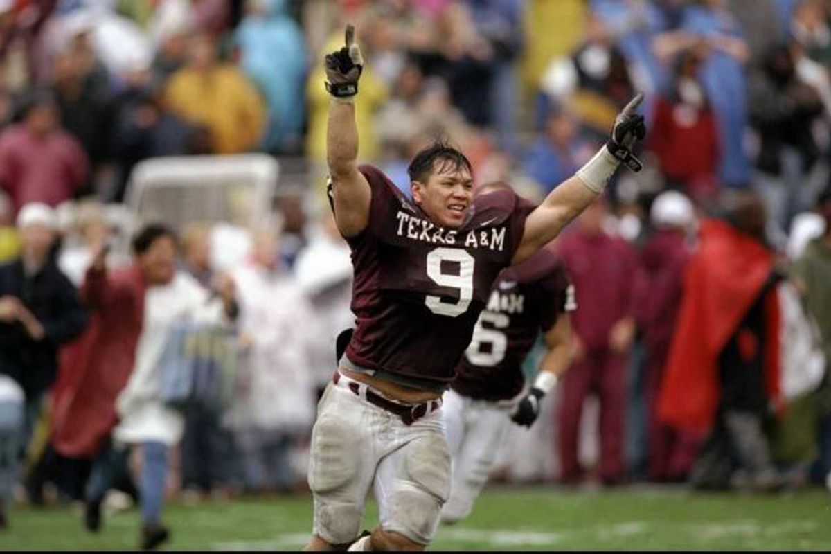 Dat Nguyen is the best college linebacker in the history of the world. I will brook no arguments over this.