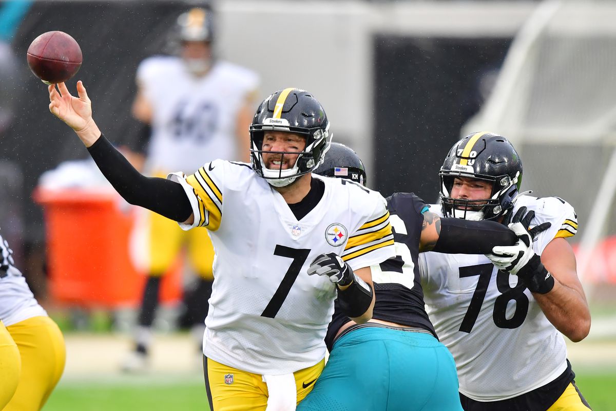 Ben Roethlisberger #7 of the Pittsburgh Steelers passes the ball during the second half against the Jacksonville Jaguars at TIAA Bank Field on November 22, 2020 in Jacksonville, Florida.
