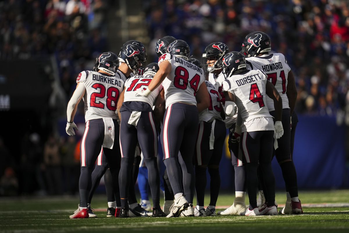 Teagan Quitoriano #84 of the Houston Texans stands in the huddle against the New York Giants at MetLife Stadium on November 13, 2022 in East Rutherford, New Jersey.