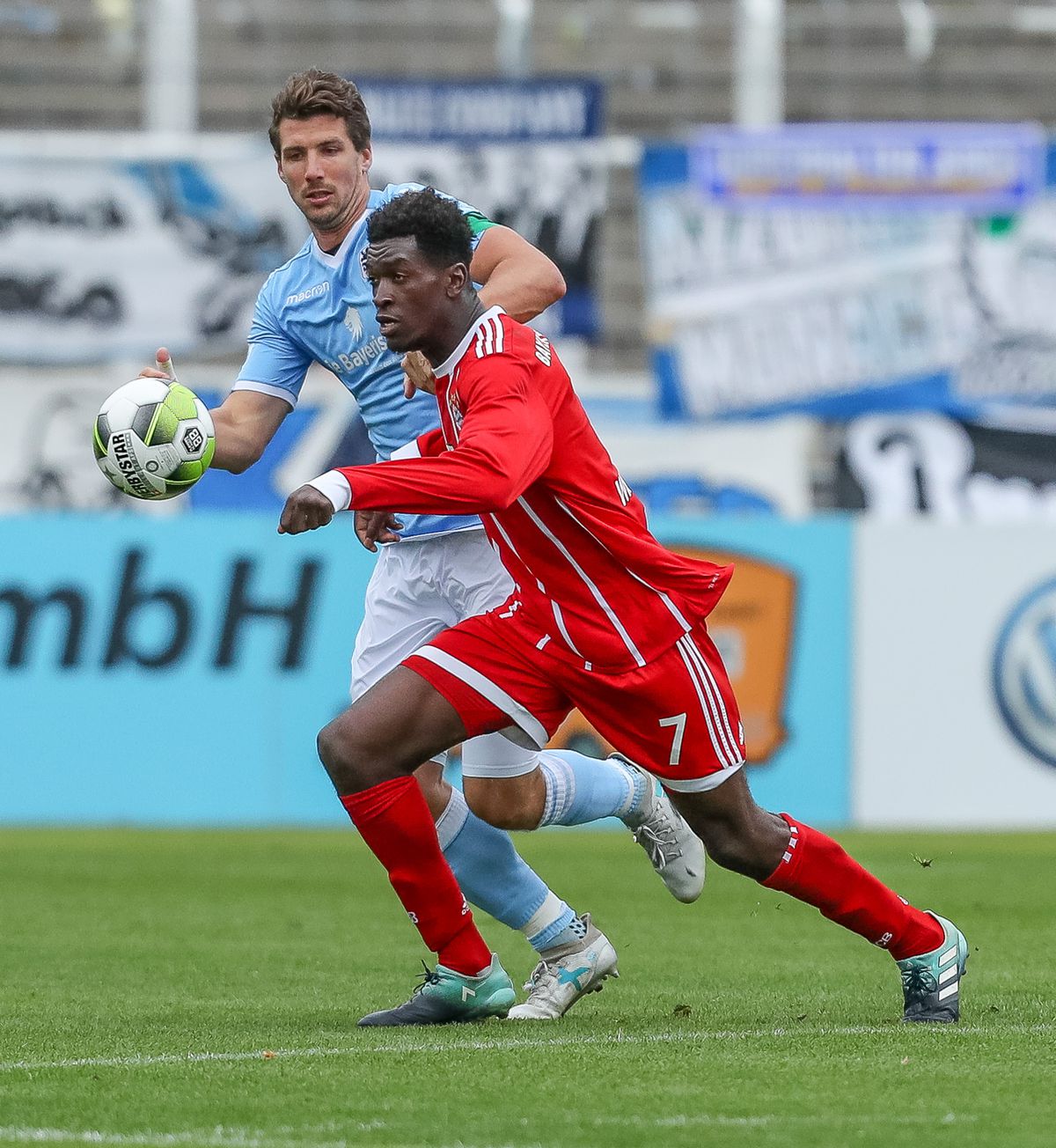 Jan Mauersberger of 1860 Muenchen and Kwasi Okyere Wriedt of Bayern Muenchen battle for the ball during the match between TSV 1860 Muenchen and Bayern Muenchen II at Stadion an der Grünwalder Straße on October 22, 2017 in Munich, Germany.