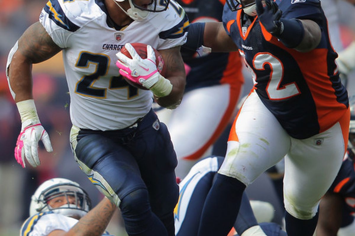 Running back Ryan Mathews #24 of the San Diego Chargers rushes with the ball (Photo by Doug Pensinger/Getty Images)