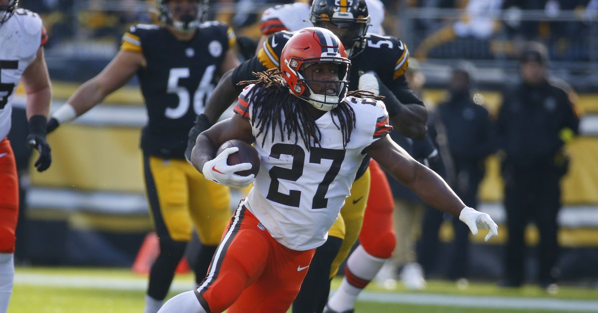 Cleveland Browns Considering Welcome Back Kareem Hunt Following Nick Chubb’s Injury