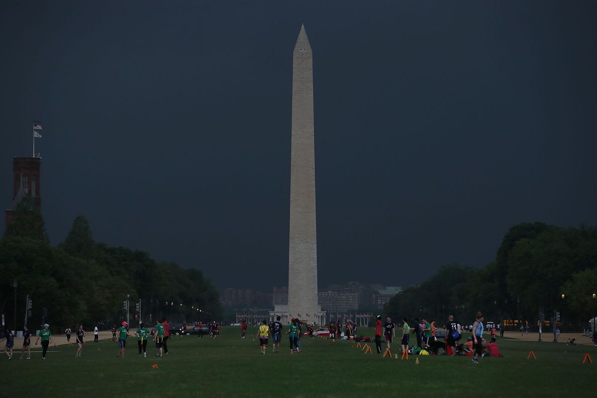 A Severe Thunderstorn Passes Over Washington