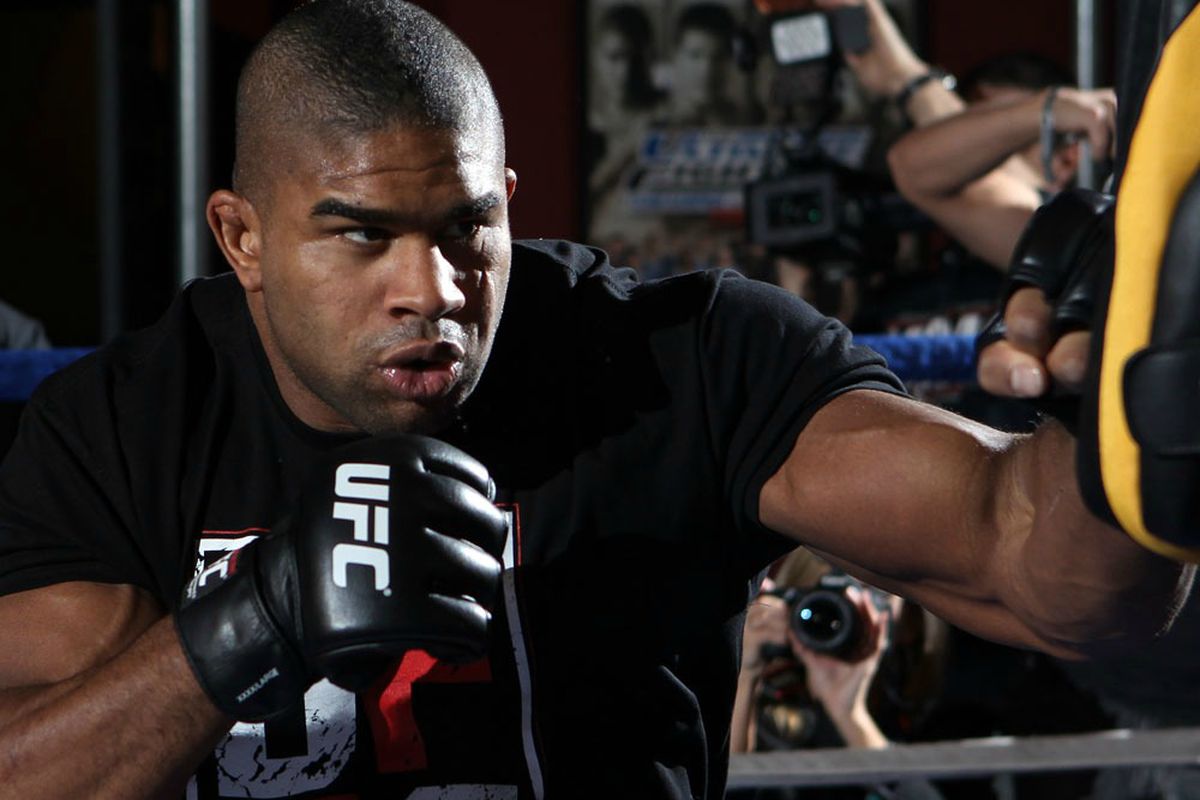 Photo of Alistair Overeem courtesy of <a href="http://postmediaprovince.files.wordpress.com/2011/12/alistair-overeem-workout.jpg">Post Media Province</a>.