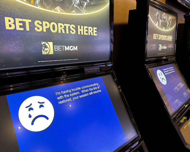 A betting kiosk in MGM Grand displays a sad-face emoji and the message, “I’m having trouble communicating with the system. When the link is restored, your session will resume.”